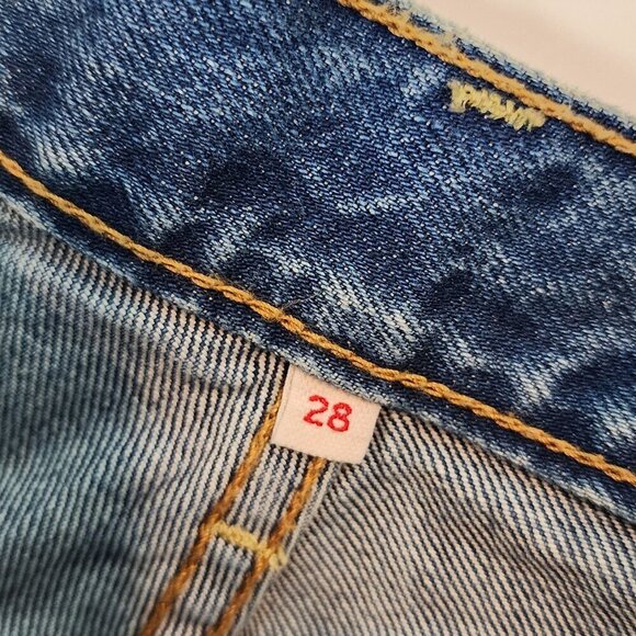 Levi's High Rise‎ Button Fly Wedgie Shorts Distressed Raw Hem Mid Wash Cheeky 28 - Picture 7 of 12